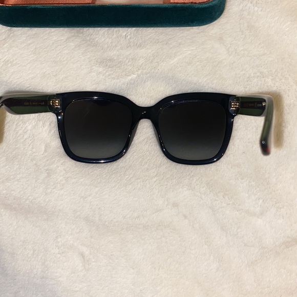 Gucci sunglasses- GG0034S - Picture 6 of 8